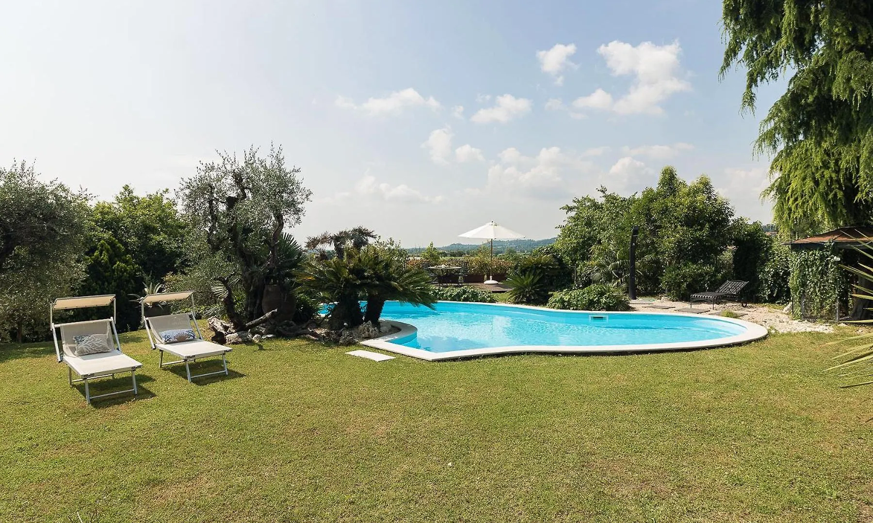 La Hills Luxury Loft Villa Puegnago del Garda 0*,  Italy